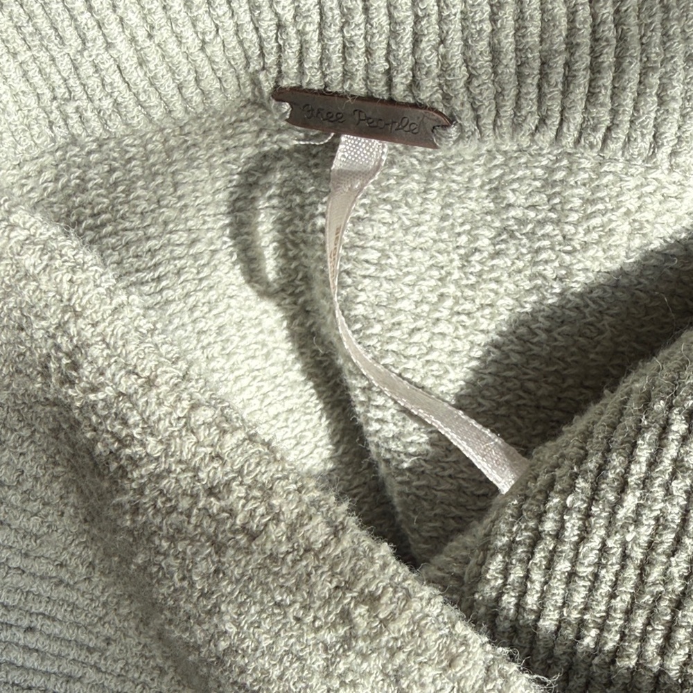 Free People Light Gray Turtleneck Sweater Women’s Size Large Cozy Knit - Picture 2 of 8